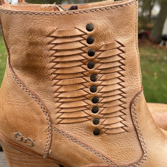 Bed Stu Cobbler Sz 7.5 Tan Leather Boots Stud Detail Side Zipper Entry Western - Picture 5 of 13